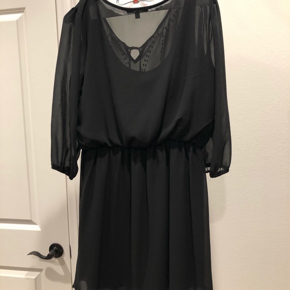 Short black dress - Picture 2 of 2